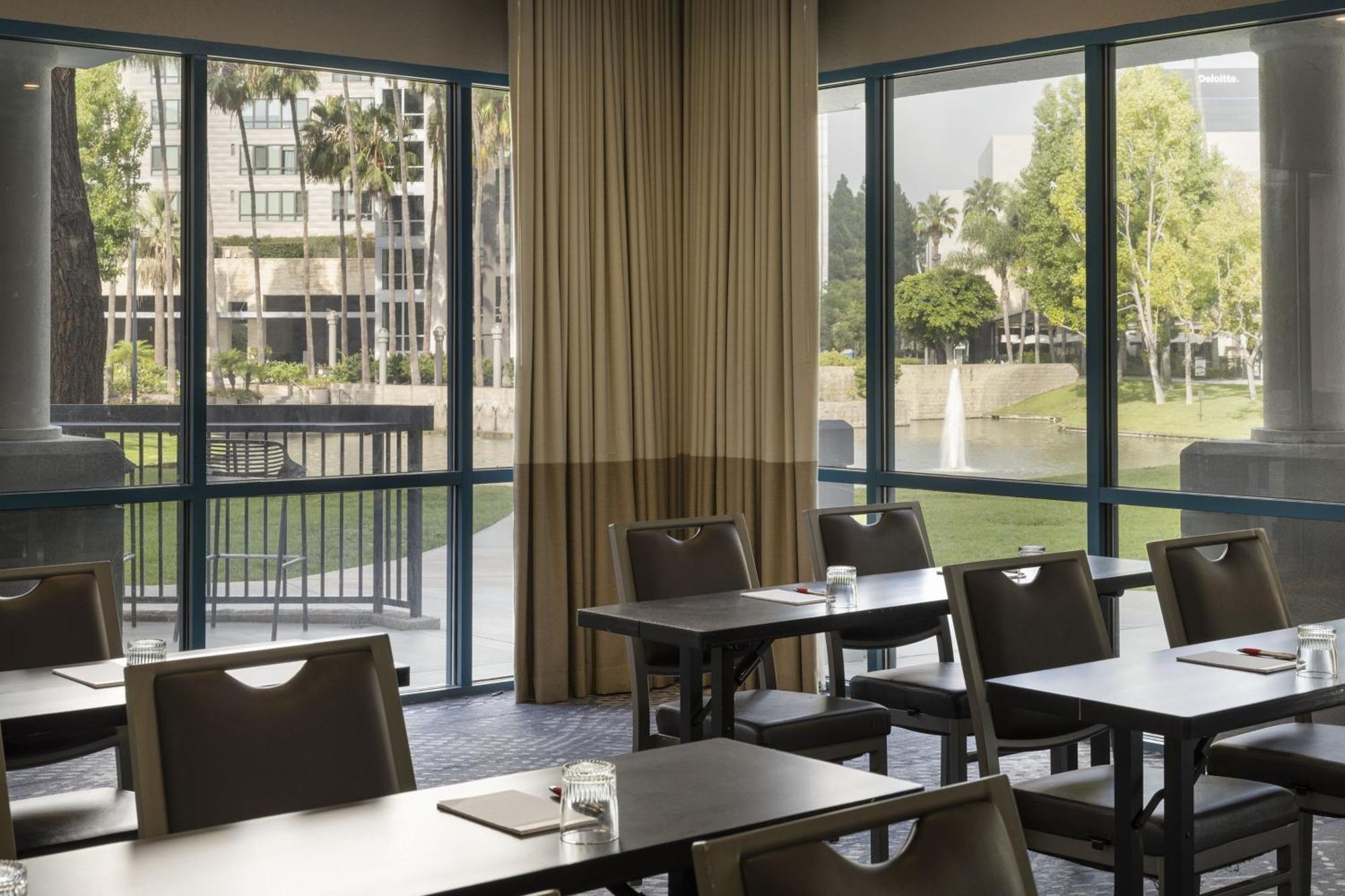 Hotel Costa Mesa Marriott Extérieur photo
