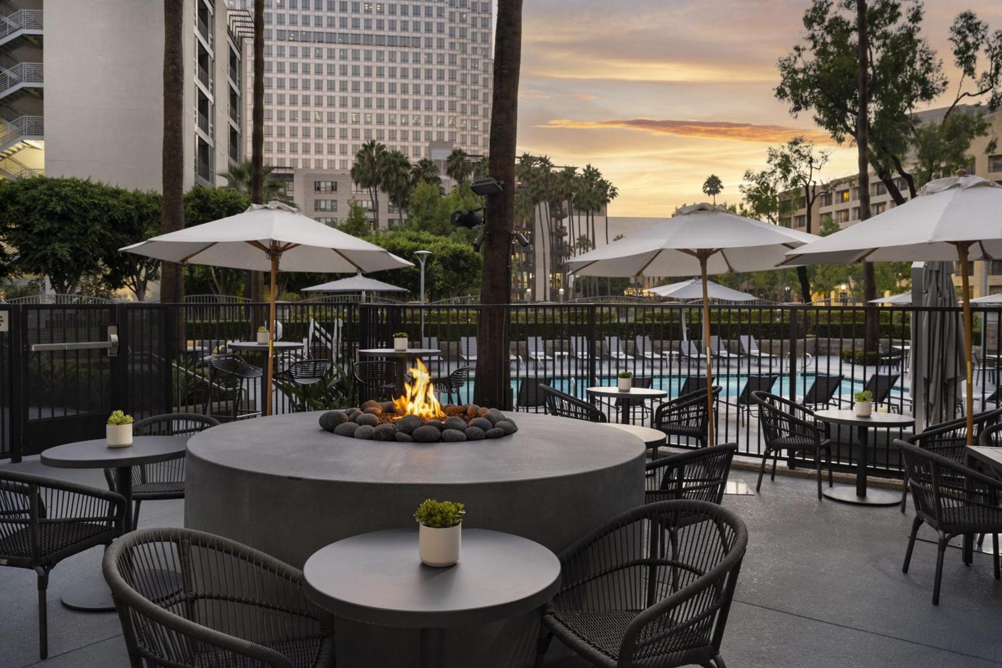 Hotel Costa Mesa Marriott Extérieur photo