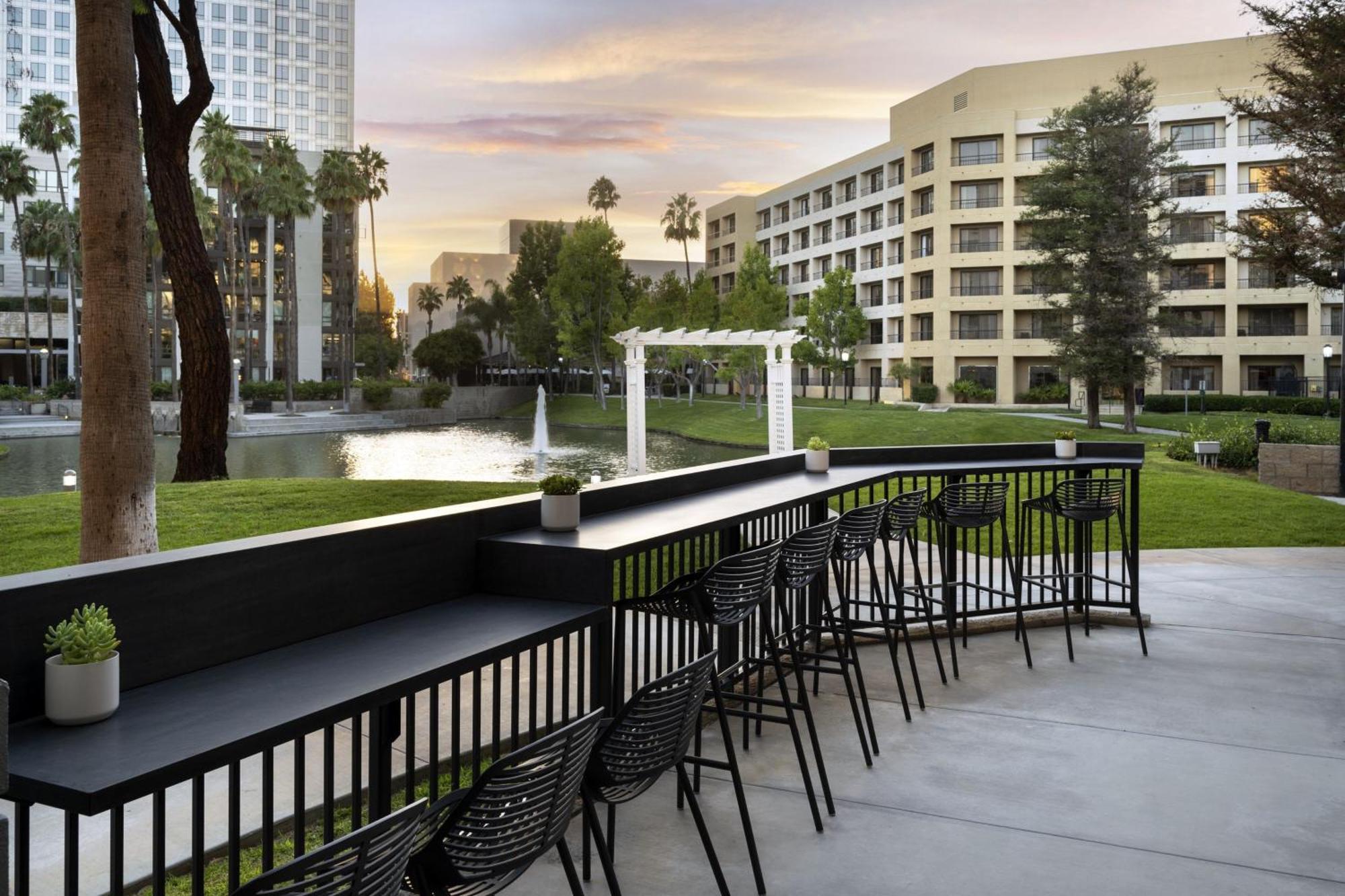 Hotel Costa Mesa Marriott Extérieur photo