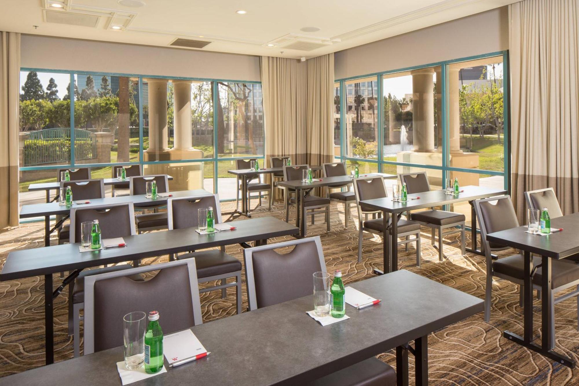 Hotel Costa Mesa Marriott Extérieur photo